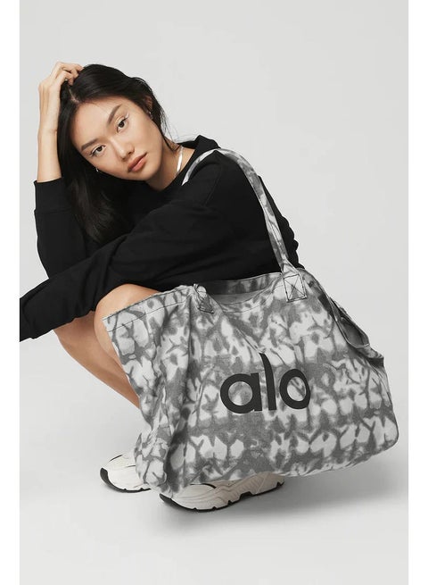 Alo Yoga ALO Shopper Tote For Women, Women's Sports Fitness Bag, Women's  Shoulder Bag, Women's Hand Carry Canvas Bag, Women's Large-Capacity  Shopping Eco-Friendly Bag 50cm | Best Price Qatar | Doha