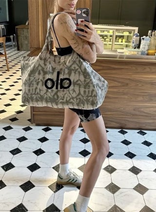 Alo Yoga Women's Shopper Totes Kuwait | Best Price Offers | Salmiya, Jabriya