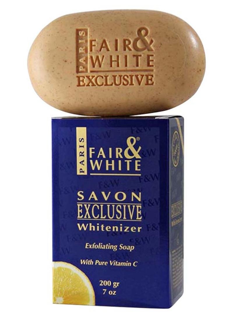 فير آند وايت صابون تقشير وتفتيح سافون إكسيكلوسف بخلاصة فيتامين C 200جرام - Image 1