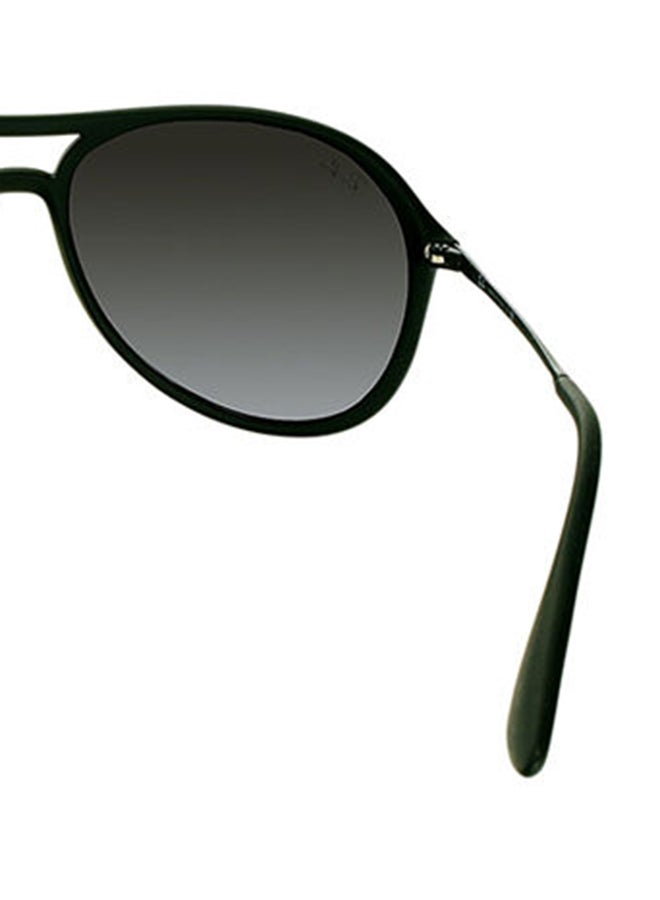 راي بان نظارة شمسية بإطار آفياتور كامل الحواف - مقاس العدسة: 59 مم - لون: أسود - طراز RB4201F 622/8G - Image 4