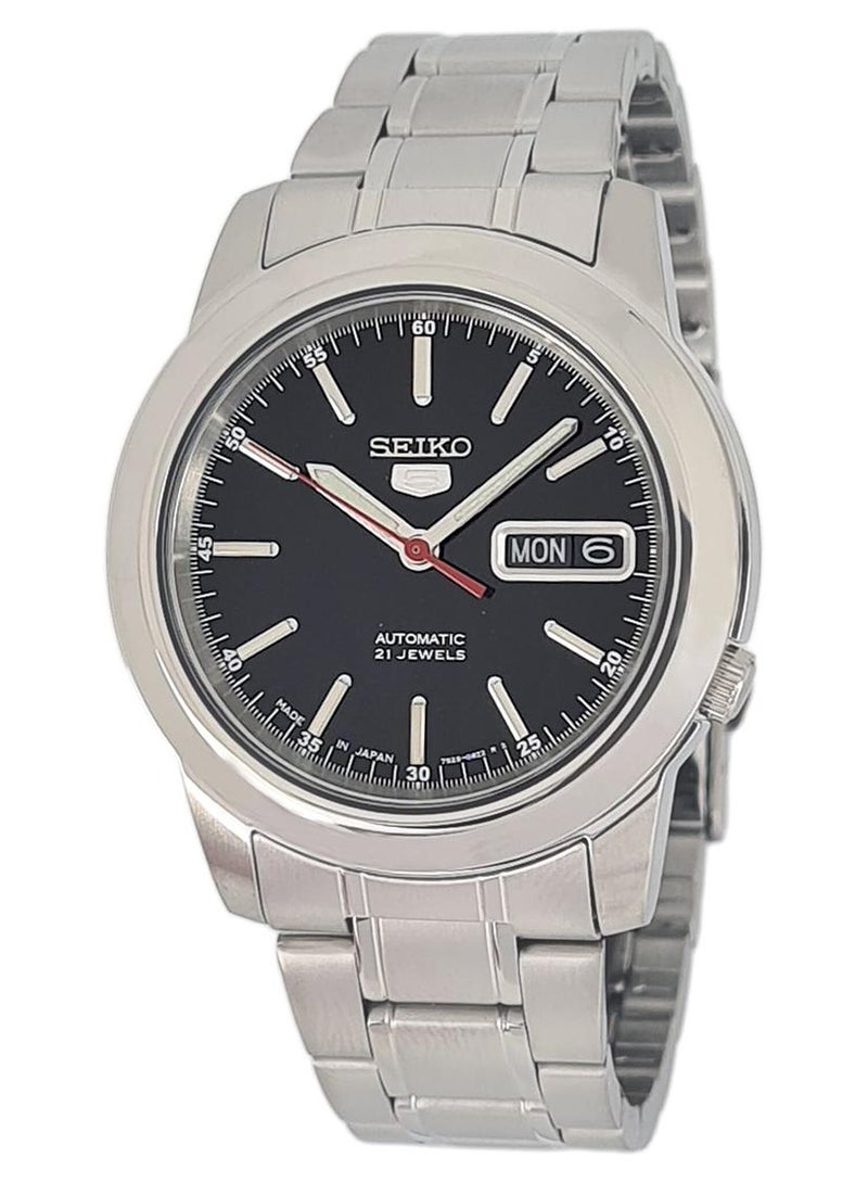 سيكو ساعة يد دائرية الشكل بعقارب وسوار من الستانلس ستيل طراز SNKE53J، لون فضي للرجال - Image 1