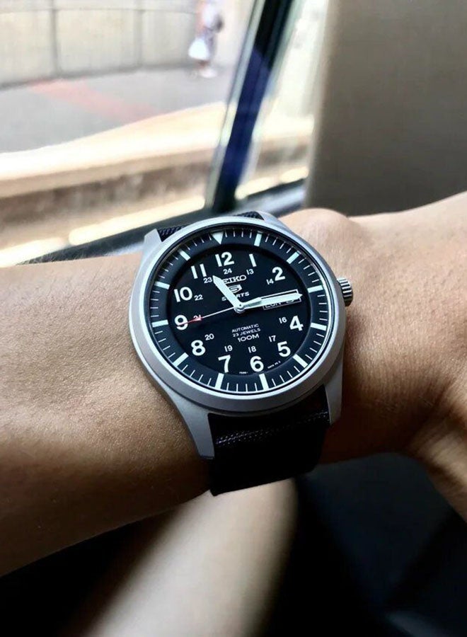 سيكو ساعة يد أوتوماتيكية بمينا أسود اللون صُنعت في اليابان مقاس 42 مم، طراز SNZG15J1 للرجال - Image 3