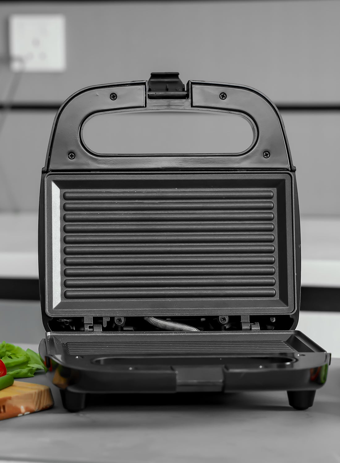 Portable Powerful Two Slice Grill Maker With Non-Stick Plates 750 W GGM6001 Black/Grey 