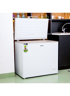 GEEPAS 250L Chest Freezer Adjustable Thermostat -18°C Frozen Temperature | 1pc Food Basket | Compressor Switch off function , 100% HCF & FCKW Free | 125W, High efficiency Monolithic Foaming| LED Light with Lock & Key 250 L GCF2506WAH White  - Image 4