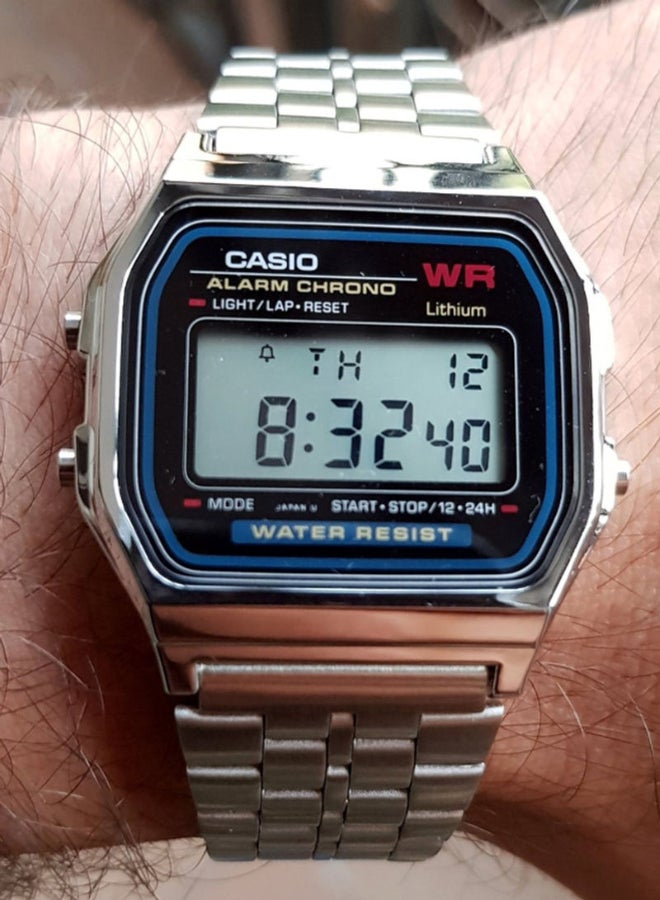 كاسيو ساعة يد رقمية مقاومة للماء بسوار من الإستانلس ستيل طراز A-159W-33 مم - لون فضي للرجال - Image 5