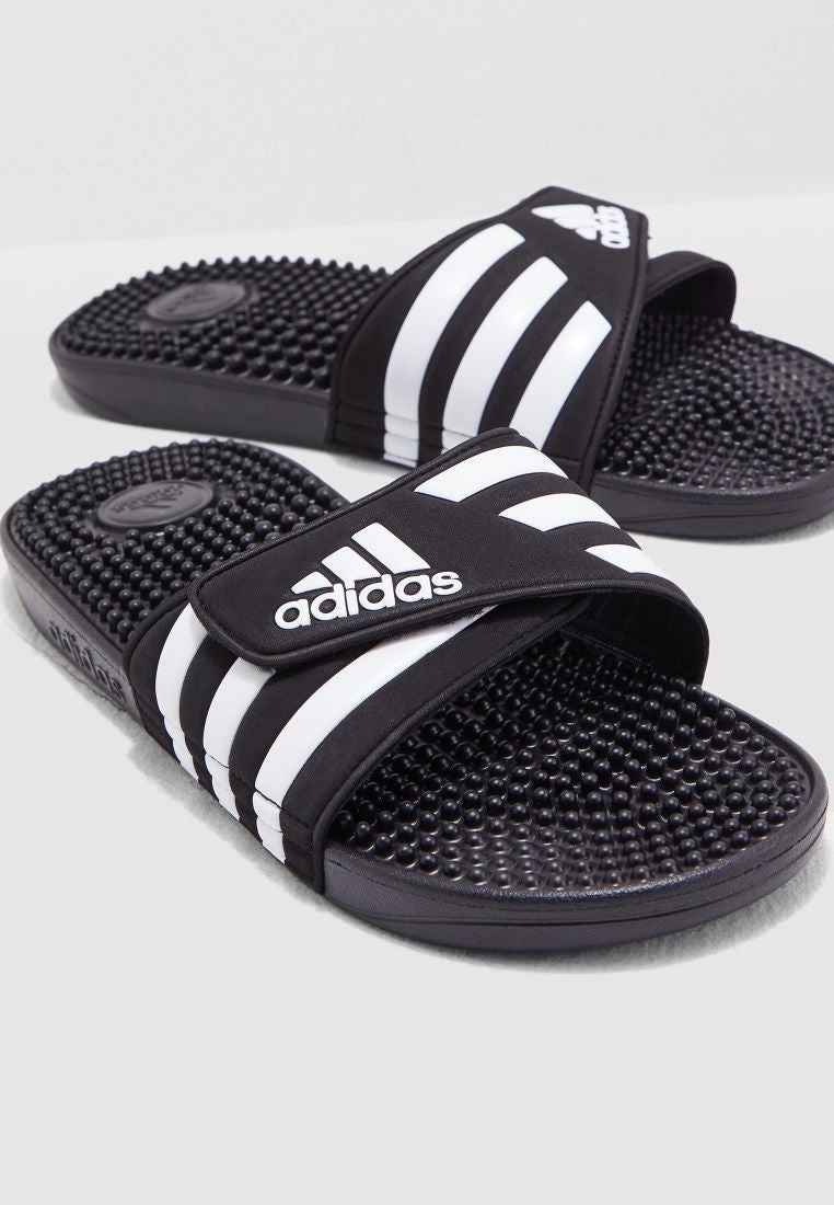 اديداس شبشب أداساج مصنوع من الألياف الصناعية أسود أساسي/ أبيض كلاود - Image 4