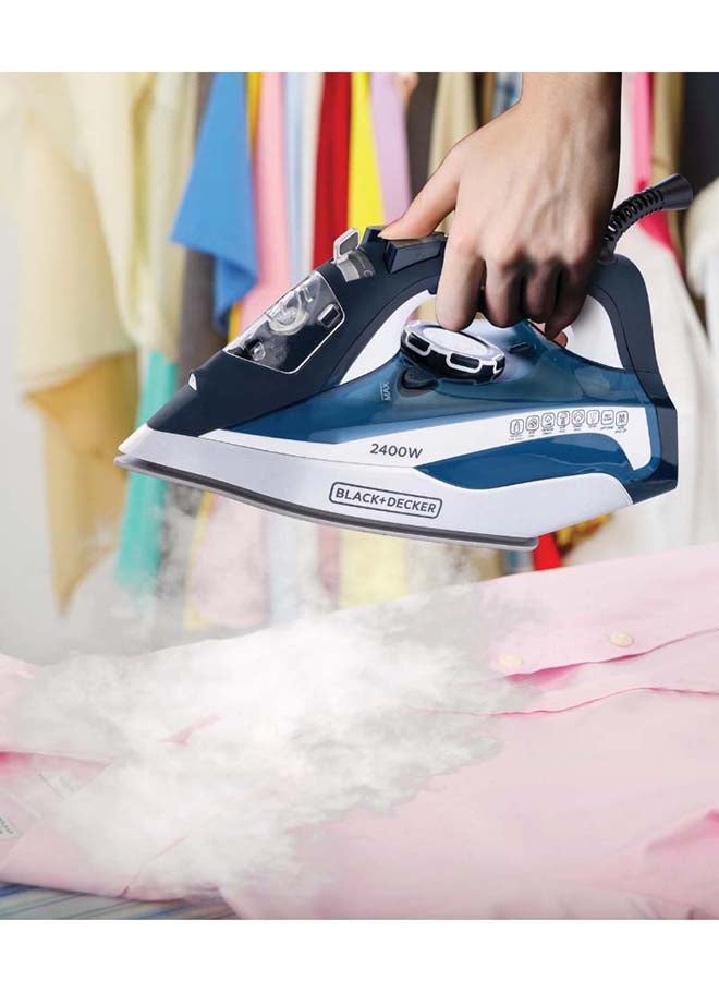 بلاك اند ديكر مكواة بخار2400 واط،  قاعدة سيراميكية مانعة للالتساق،، سعة ماء 380 ملل، دفع بخار60 جرام بالدقيقة ، حارارة قابلة للتعديل، 26 فتحة بخار لتوزيع الحرارة بشكل متساوٍ،  X2150-B5 380 ml 2400 W X2150-B5 أزرق - Image 4