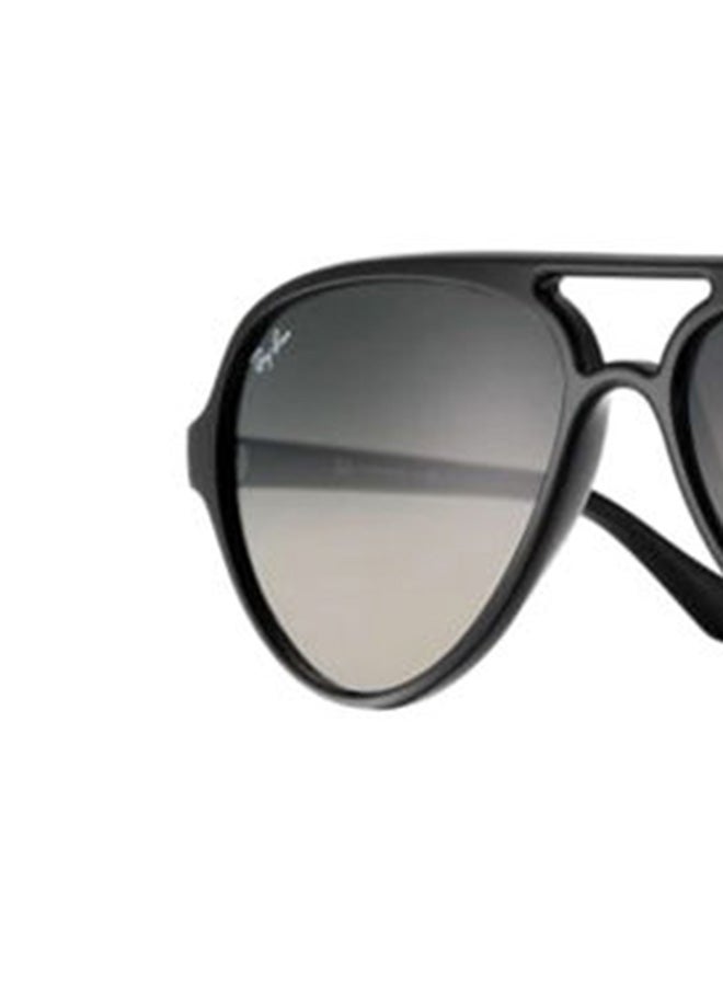 راي بان نظارة شمسية بإطار بيضاوي كامل الحواف - طراز RB4125-601/32 - مقاس العدسة: 59 مم - لون أسود - Image 4