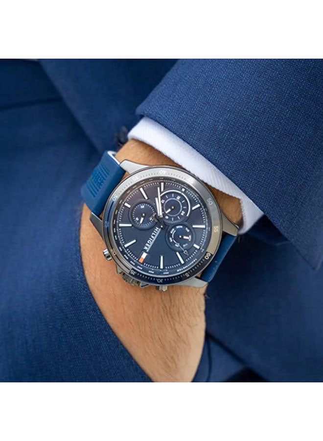 تومي هيلفيغر ساعة يد دائرية الشكل بعقارب وسوار من السيليكون مقاس 46 مم - لون أزرق - 1791721 للرجال - Image 4