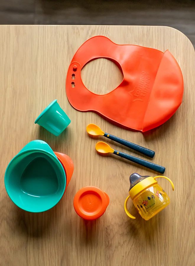 tommee tippee Complete Weaning Kit - Bowls, Spoons, Sippee Cup & Bib - Anti-Mess, On-the-Go Baby Mealtime Essentials