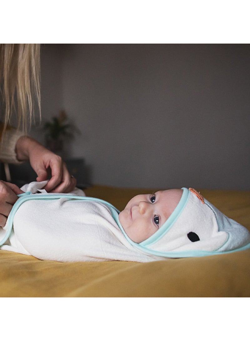 tommee tippee - Splashtime Newborn Swaddle Dry Towel 0-6m, Penny the Penguin Blue - Image 1