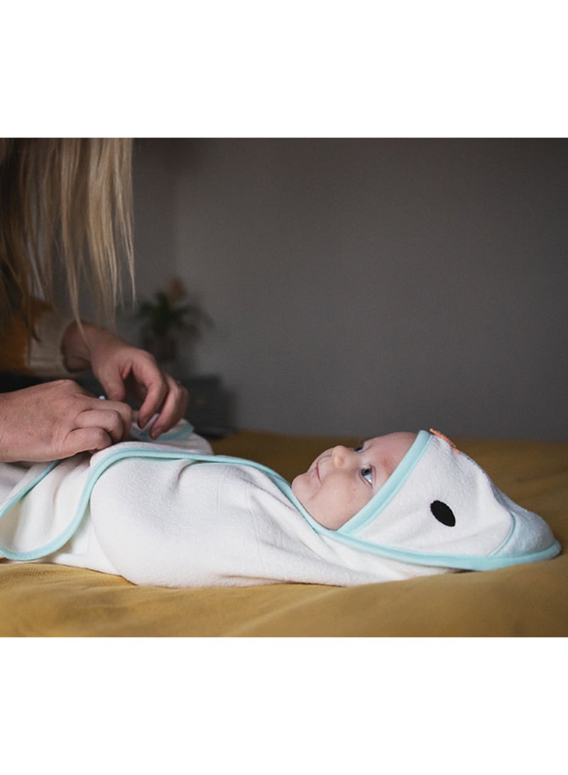 tommee tippee - Splashtime Newborn Swaddle Dry Towel 0-6m, Penny the Penguin Blue - Image 1