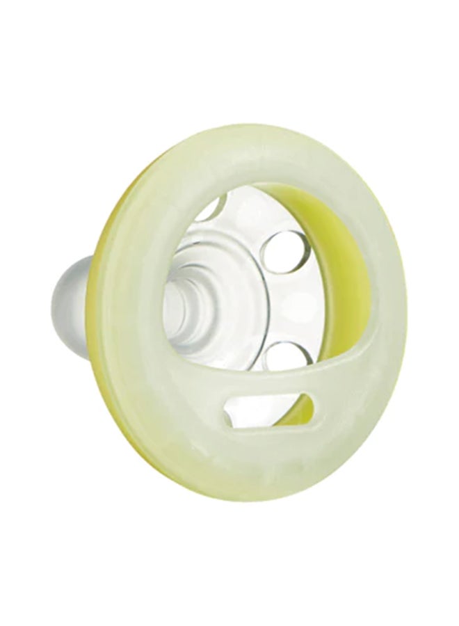 tommee tippee - Pack Of 2 Dummies Breast-Like Soother Night Dark Glow Skin-Like Texture Symmetrical Orthodontic For 0-6 Months+ - Assorted - Image 1
