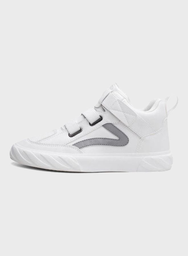 بيوينتي سنيكرز برقبة منخفضة من مجموعة الخريف أبيض/رمادي - Image 2