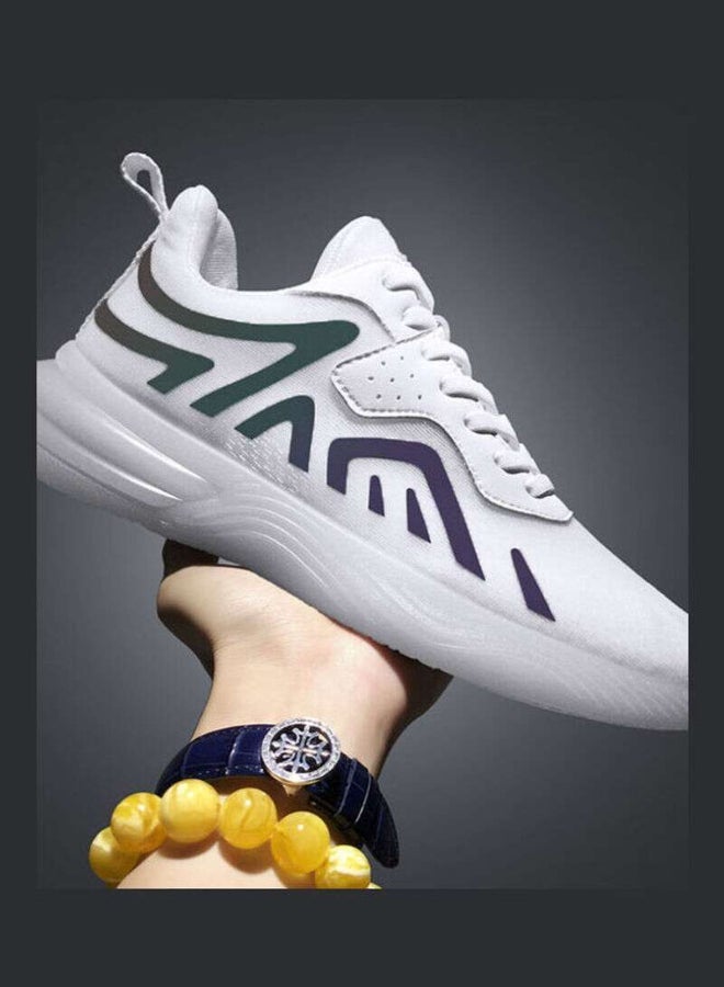 بيوينتي سنيكرز برقبة منخفضة وتصميم شبكي أبيض/ أسود - Image 1