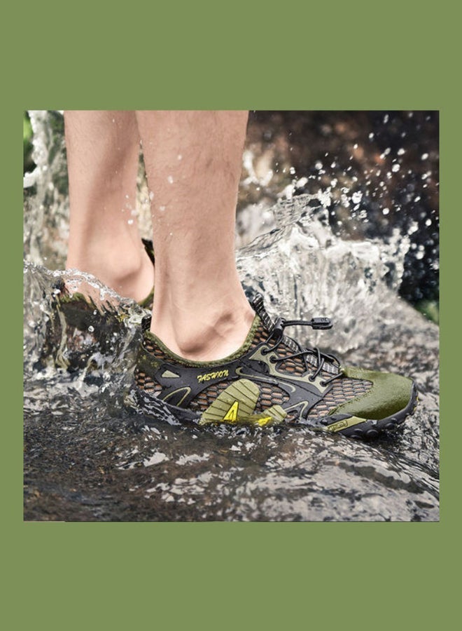 بيوينتي سنيكرز برقبة منخفضة للرحلات في الأماكن المفتوحة أخضر/أسود - Image 1