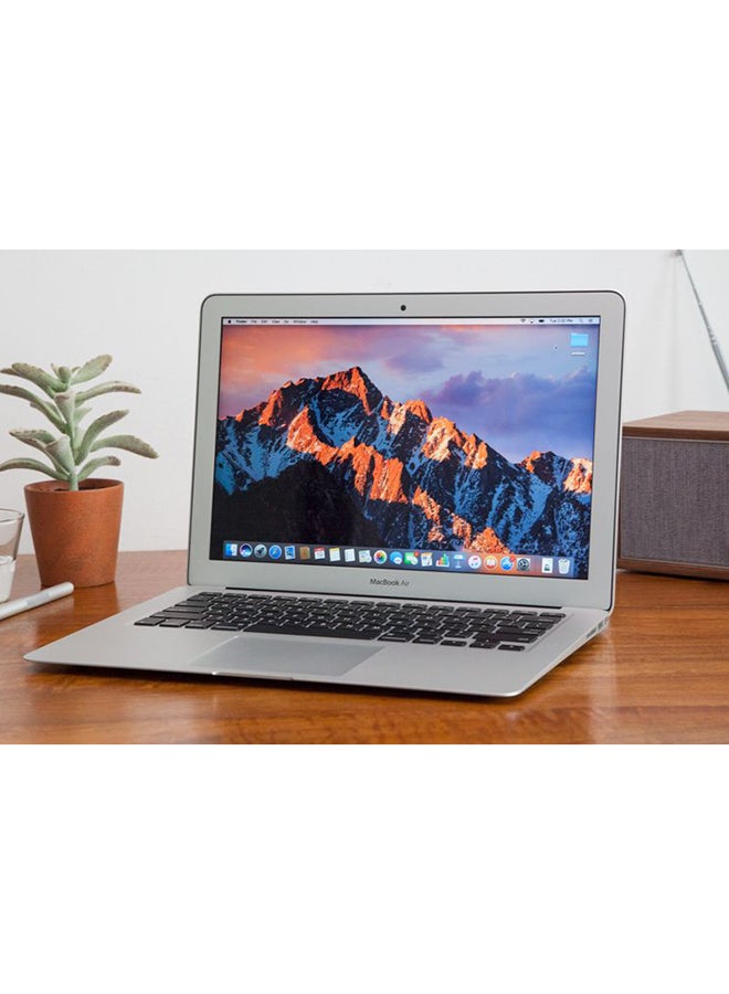 ابل  مستعمل ومجدد - جهاز ماك بوك آير A1466A إصدار 2017 بشاشة مقاس 13 بوصة ومعالج إنتل كور i5 من الجيل الخامس وذاكرة رام سعة 8 جيجابايت ومحرك أقراص SSD سعة 256 جيجابايت وبطاقة رسومات إنتل بدقة كاملة الوضوح، لون فضي الإنجليزية/العربية فضي - Image 5