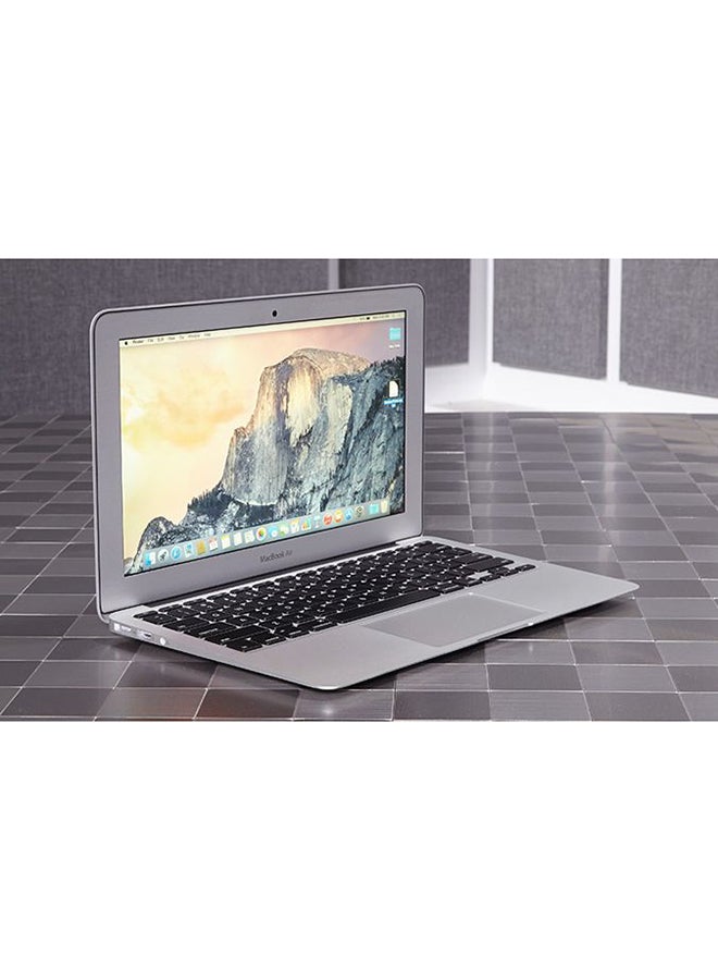 مستعمل ومجدد - ماك بوك إير A1465 (2015) بشاشة مقاس 11 بوصة ومعالج نواة إنتل i5/ الجيل الخامس/ ذاكرة رام 4 جيجابايت/ محرك أقراص صلبة SSD سعة 128 جيجابايت/ بطاقة رسومات إنتل مدمجة عالية الوضوح الإنجليزية/العربية فضي