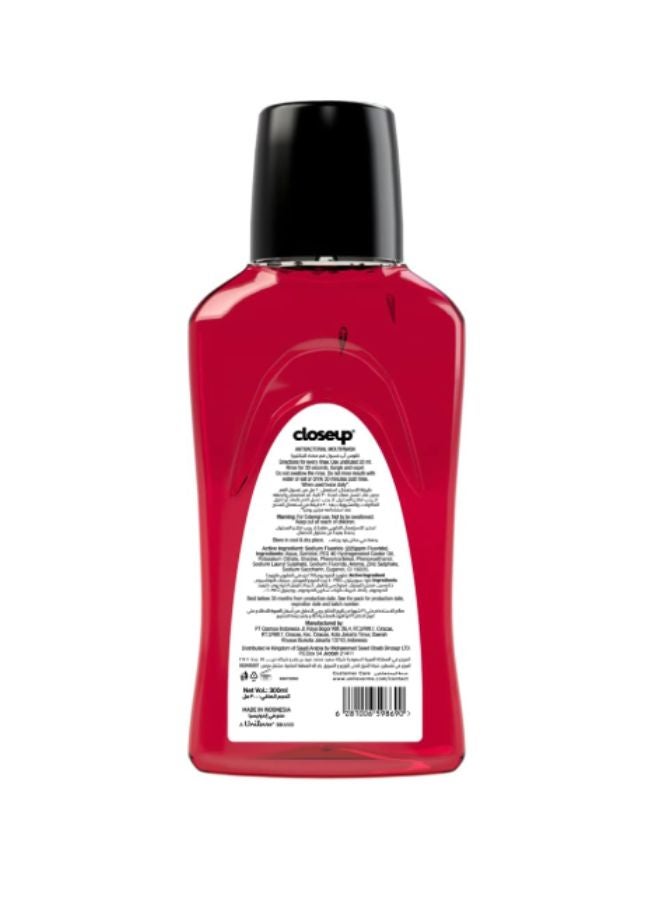 Closeup Red Hot Antibacterial Mouthwash Red 300ml  - Image 2