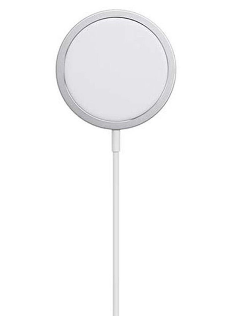 ابل  شاحن ماج سيف بقدرة 20 وات لهواتف آيفون من السلسلة 14 و13 و12 أبيض - Image 1