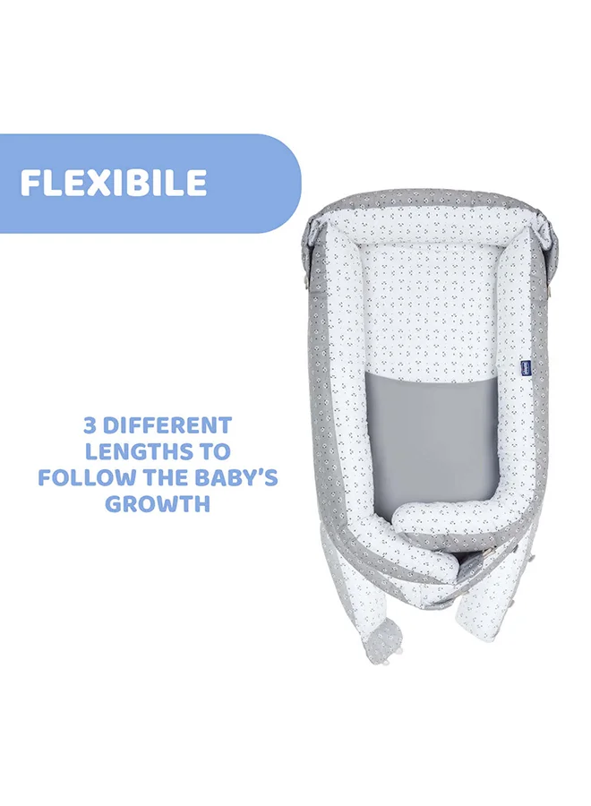 شيكو فراش مامي بود بتصميم صغير وحواف لسرير الأطفال