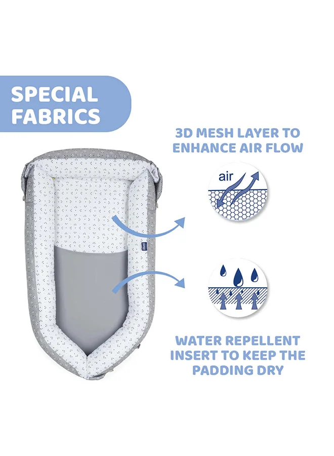 شيكو فراش مامي بود بتصميم صغير وحواف لسرير الأطفال