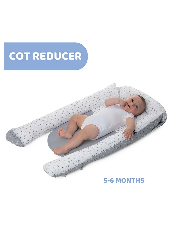 شيكو فراش مامي بود بتصميم صغير وحواف لسرير الأطفال