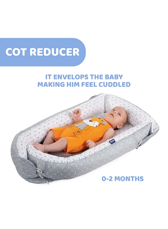 شيكو فراش مامي بود بتصميم صغير وحواف لسرير الأطفال