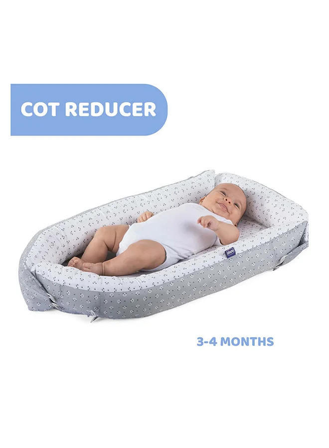 شيكو فراش مامي بود بتصميم صغير وحواف لسرير الأطفال