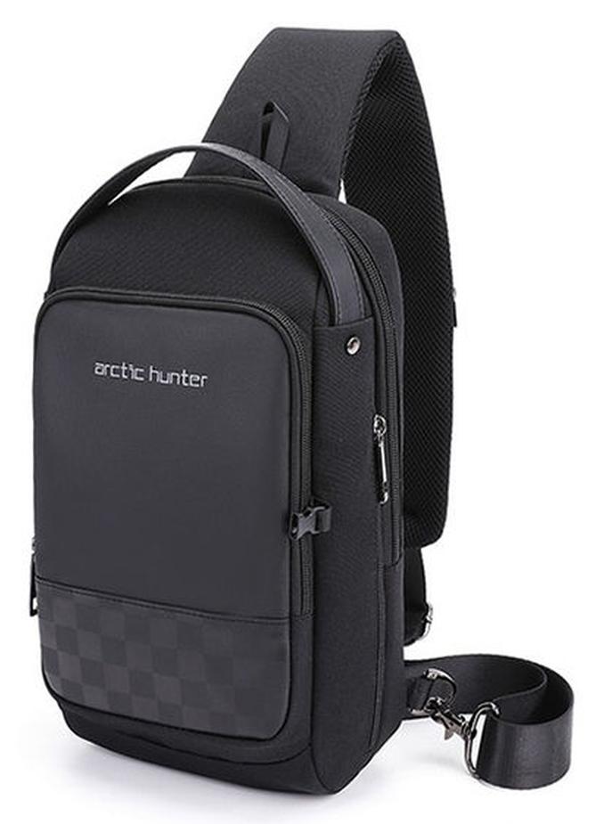 أركتيك هانتر حقيبة كتف كروس باج مضادة للماء ومزودة بمنفذ USB للشحن للرجال أسود - Image 1