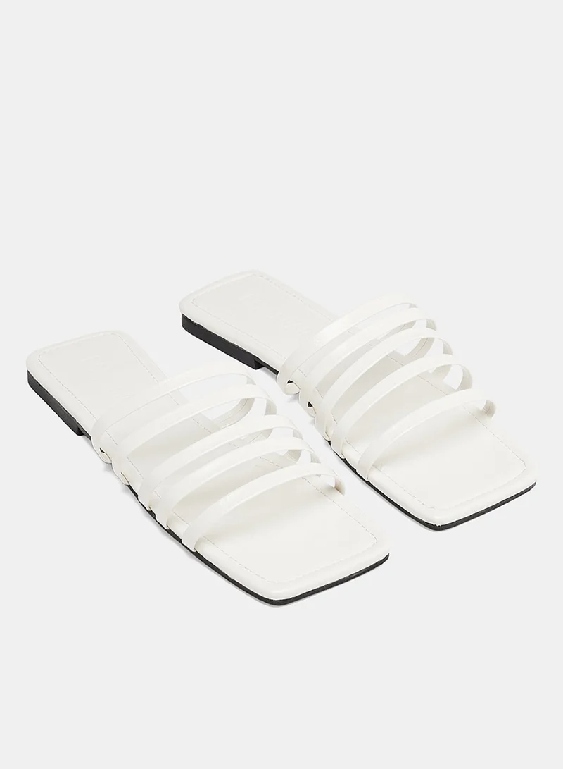 لايبل ريل Casual PU Flat Sandals White