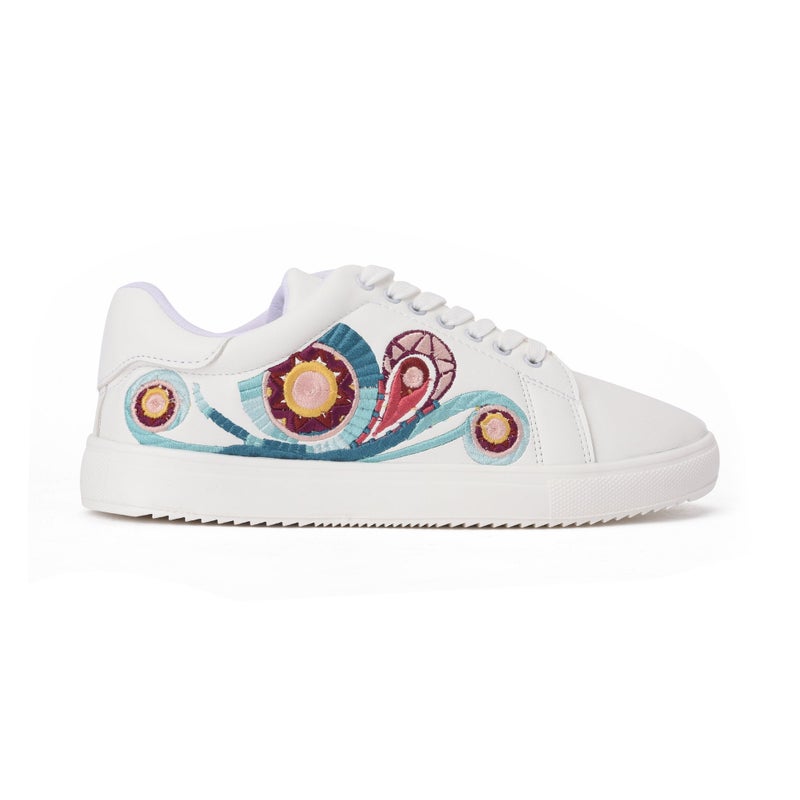 Casual Lace-up With Round Toe Niarobi Sneakers White