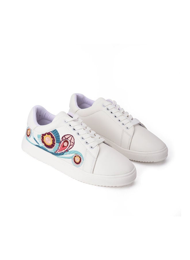 Casual Lace-up With Round Toe Niarobi Sneakers White
