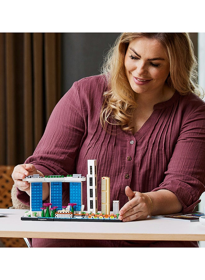 LEGO - 6379806 6379806 Architecture Skyline Collection: Singapore 21057 Building Kit; Collectible Build-And-Display Model For Adults; Gift Idea For Lovers Of Travel, History, Architecture And Craft Hobbies (827 Pieces) 827 18+ years - Image 1