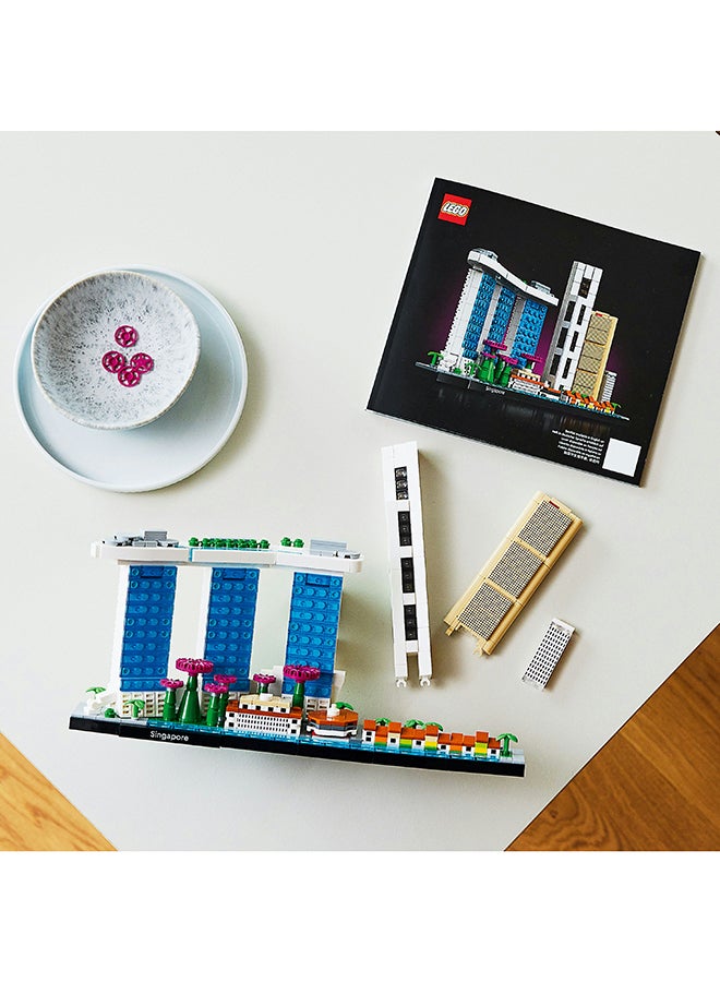 LEGO - 6379806 6379806 Architecture Skyline Collection: Singapore 21057 Building Kit; Collectible Build-And-Display Model For Adults; Gift Idea For Lovers Of Travel, History, Architecture And Craft Hobbies (827 Pieces) 827 18+ years - Image 1
