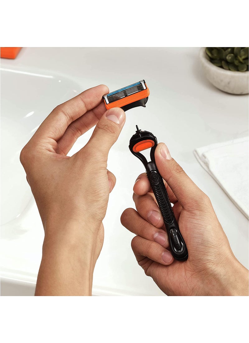 Gillette Fusion5 Refillable Razor With  Handle  And 11 Blade Refills - Image 3
