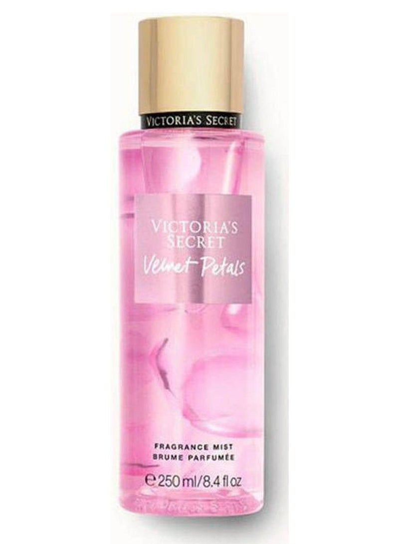 فيكتوريا سيكريت بخاخ مُعطر للجسم فيلفيت بيتالز فروستد 250ملليلتر