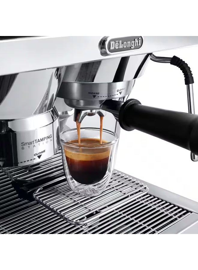 De'Longhi Specialista, Barista Pump Espresso Machine, Bean to Cup Coffee and Cappuccino Maker, 19 Bar, 2 L 1450 W EC9355.M Stainless Steel  - Image 5
