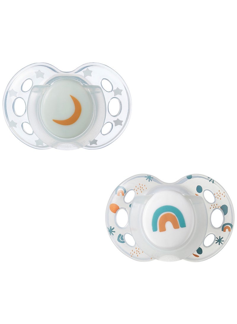 tommee tippee - Pack Of 2 Symmetrical Orthodontic Design Night Time Soothers Includes Steriliser Box, 18 - 36 M, Assorted - Image 1