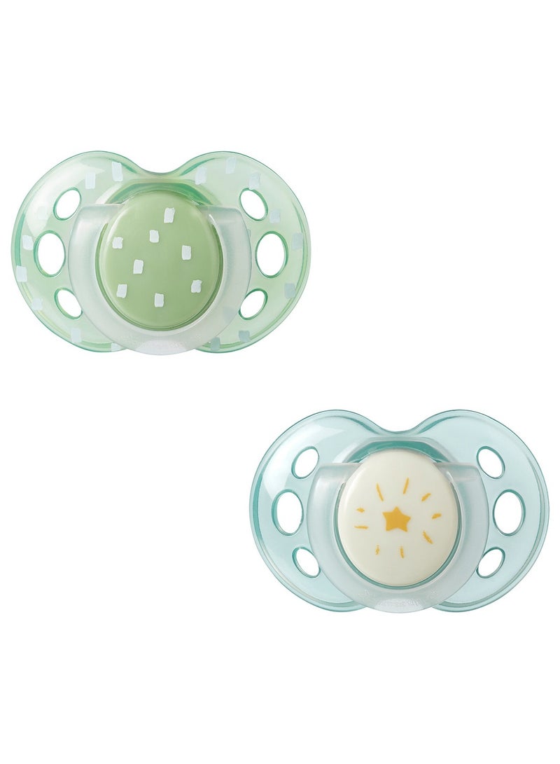 tommee tippee - Pack Of 2 Symmetrical Orthodontic Design Night Time Soothers Includes Steriliser Box, 18 - 36 M, Assorted - Image 1
