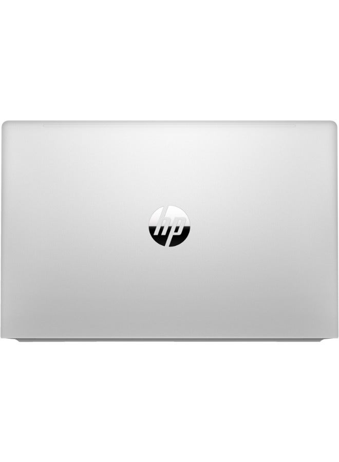 إتش بي - كمبيوتر محمول برو بوك 450 بشاشة FHD IPS مقاس 15.6 بوصة ومعالج كور i7-1355U وذاكرة وصول عشوائي DDR4 سعة 8 جيجابايت ومحرك أقراص SSD سعة 512 جيجابايت وDOS وبطاقة رسومات Intel UHD باللغة الإنجليزية/العربية فضي - Image 1