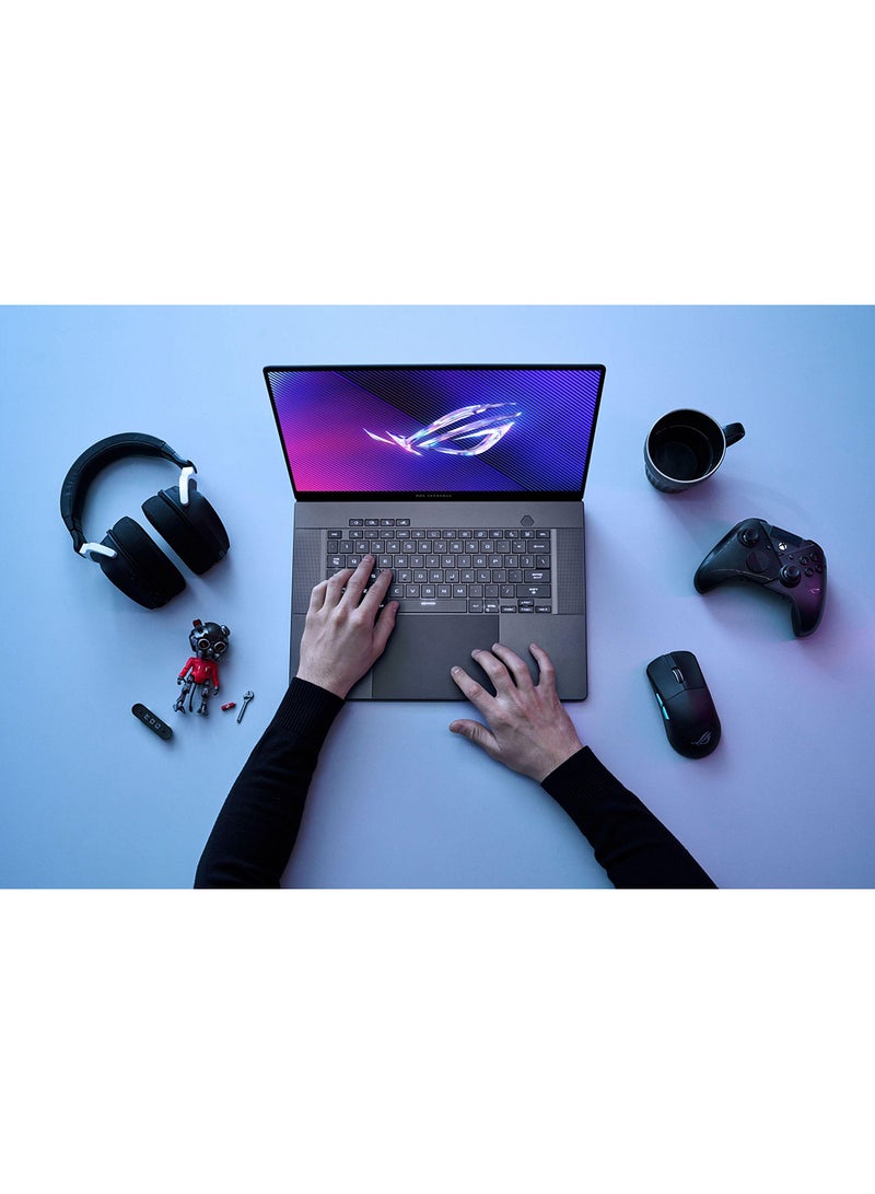 أسوس - لابتوب زفيروس بشاشة مقاس 16 بوصة ومعالج كور ألترا 9 185H / ذاكرة وصول عشوائي رام 32 جيجابايت / محرك أقراص إس إس دي سعة 2 تيرابايت / بطاقة رسومات انفيديا جي فورس ار تي اكس 4090 سعة 16 جيجابايت / نظام التشغيل ويندوز 11 اللغة الإنجليزية رمادي - Image 1