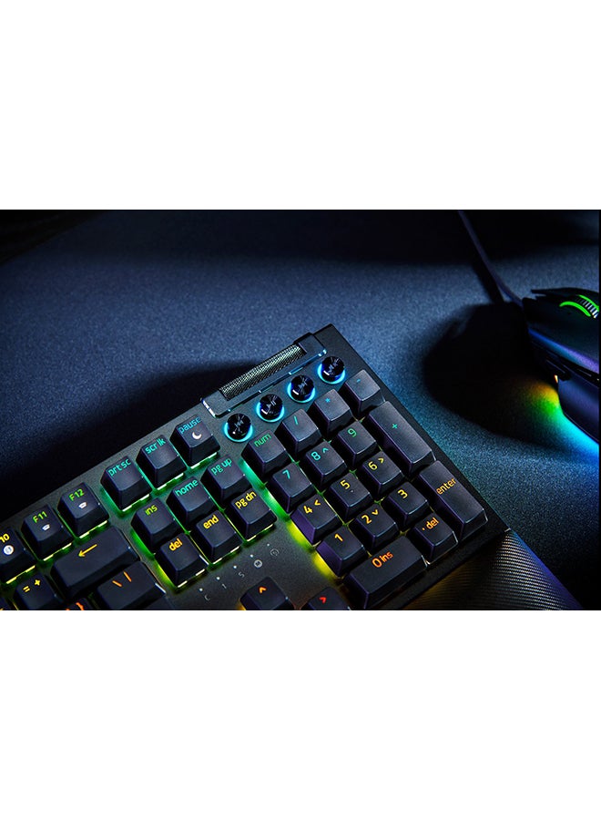 ريزر - Blackwidow V4 (Green Switch) - Us Layout - Image 1