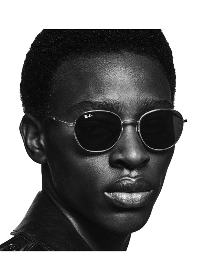 راي بان نظارة شمسية دائرية معدنية للجنسين بحماية من الأشعة فوق البنفسجية RB3447 002/4O 50-21 - مقاس العدسة: 50 مم - أسود مصقول - Image 3