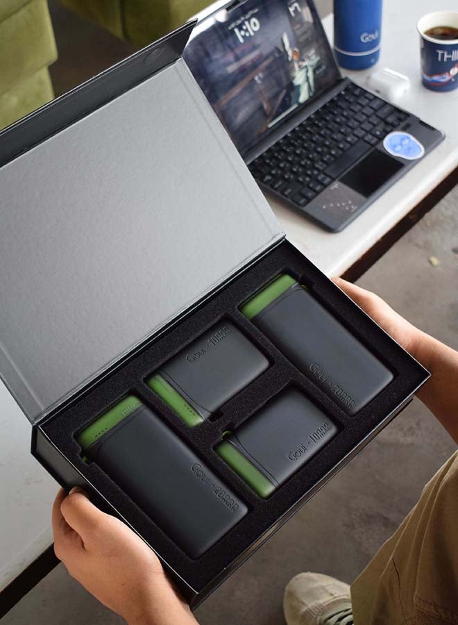 جوي مجموعة باور بانك بواني (عدد 2 بسعة 20,000 ملي أمبير + عدد 2 بسعة 10,000 ملي أمبير) | شواحن متنقلة عالية السعة | ثلاثي المخارج  (منفذان Type-C + منفذ USB-A) | تصميم مدمج و صغير الحجم يدعم الشحن المتزامن للهواتف الذكية والأجهزة اللوحية وأجهزة الألعاب وسماعات البلوتوث والمزيد | تصميم مناسب للسفر لتوفير الطاقة أثناء التنقل – باللون الأسود - Image 5