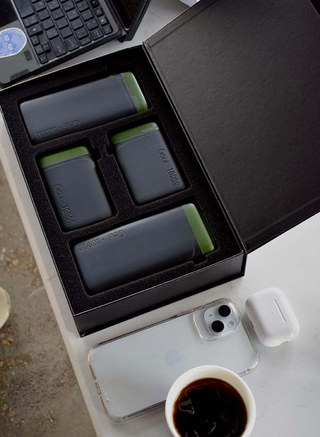 جوي مجموعة باور بانك بواني (عدد 2 بسعة 20,000 ملي أمبير + عدد 2 بسعة 10,000 ملي أمبير) | شواحن متنقلة عالية السعة | ثلاثي المخارج  (منفذان Type-C + منفذ USB-A) | تصميم مدمج و صغير الحجم يدعم الشحن المتزامن للهواتف الذكية والأجهزة اللوحية وأجهزة الألعاب وسماعات البلوتوث والمزيد | تصميم مناسب للسفر لتوفير الطاقة أثناء التنقل – باللون الأسود - Image 4