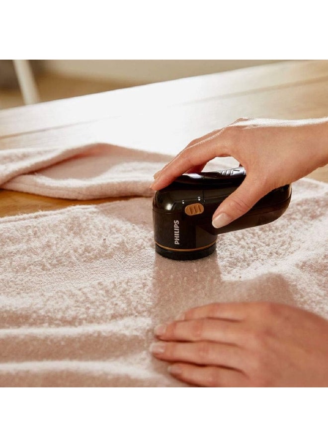 Philips - 220-240V AA Battery Powered Fabric Shaver with Height Adjustment Cap Black and Brown GC026/80 Black and Brown - Image 1