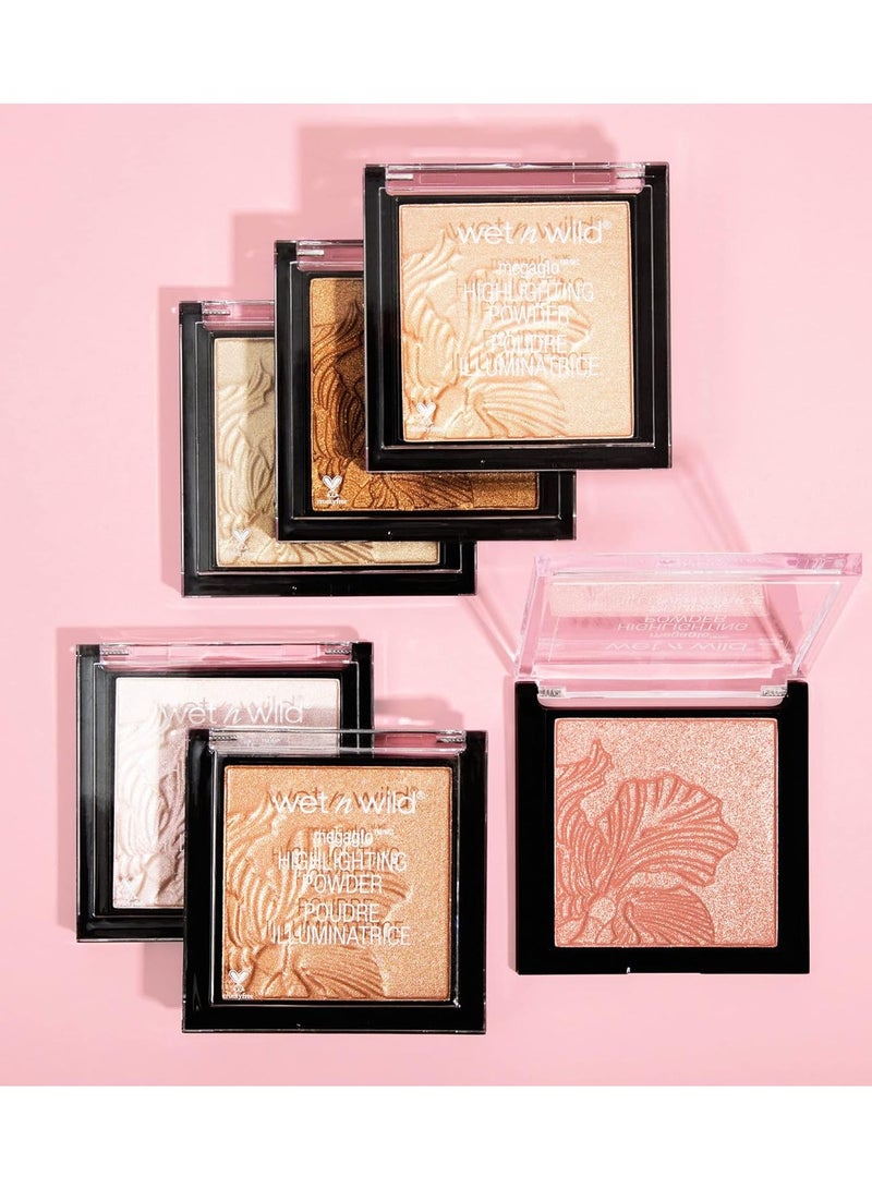 ويت اند وايلد MegaGlo Highlighting Powder Warm Gold Golden Flower Crown - Image 2