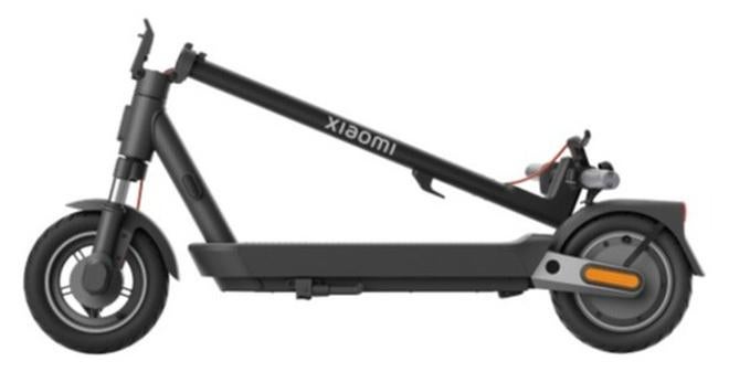 شاومي سكوتر كهربائي شاومي 5 برو | سرعة قصوى تصل إلى 25 كم/س، مسافة سفر 60 كم | زاوية تسلق تصل إلى 22% | مقاوم للماء IPX5 | مضاد للانزلاق | أسود - Image 1