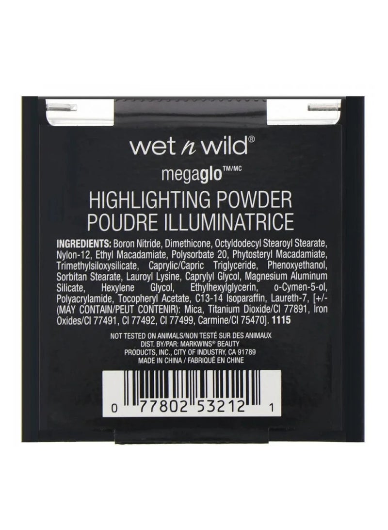 ويت اند وايلد E321B Mega Glow Highlighting Powder - Precious Petals Pink - Image 4